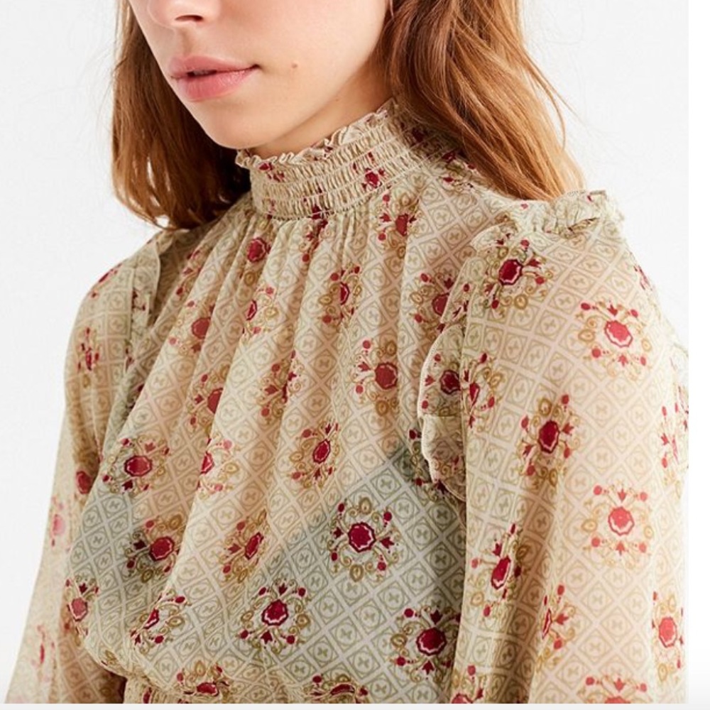 UO RUFFLE TOP - Picture 2 of 6